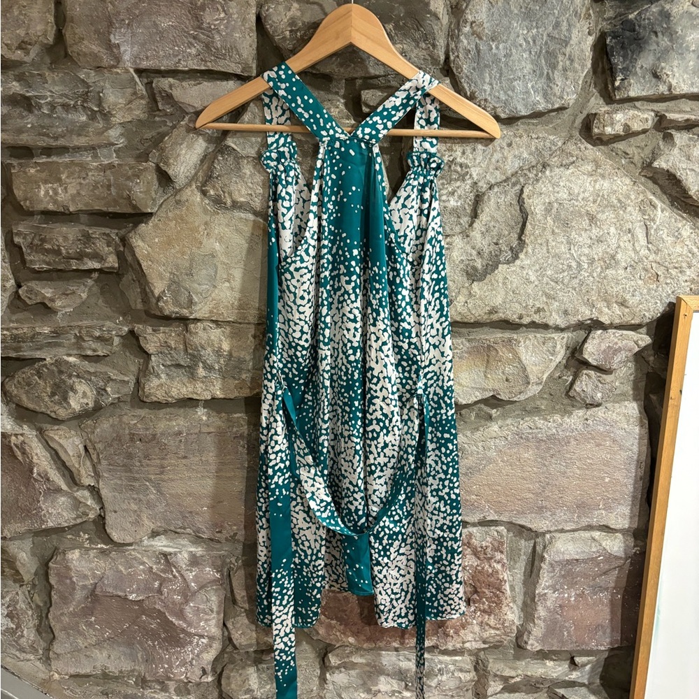 Final Touch Dress - Picture 2 of 5